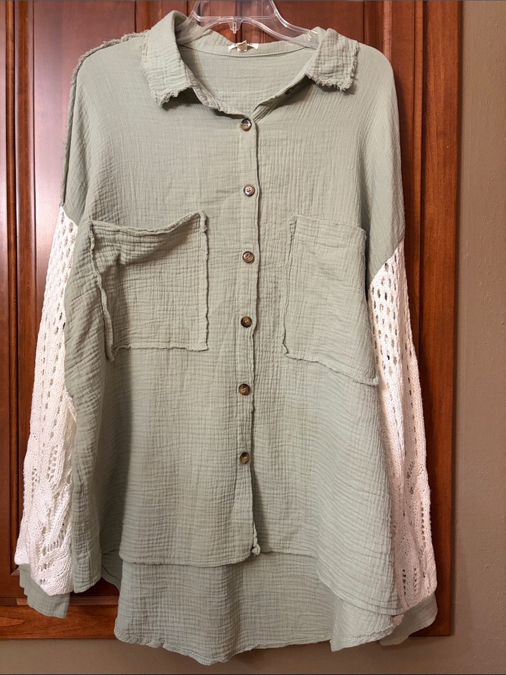 POL Raw Edge Textured Sage Green Button-Front Shirt w/Cream Crochet Sleeves SZ M